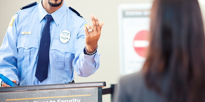 Veiligheidscontrole op de luchthaven